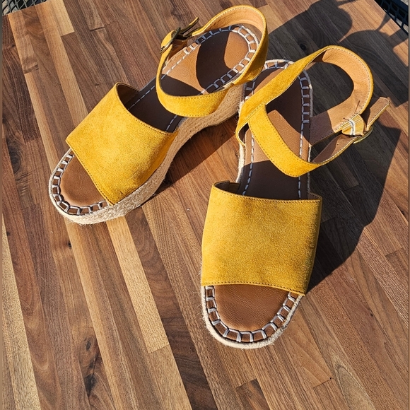 Yellow Suede Platform Espadrille Women's Sandals with Ankle Straps. - Picture 3 of 9